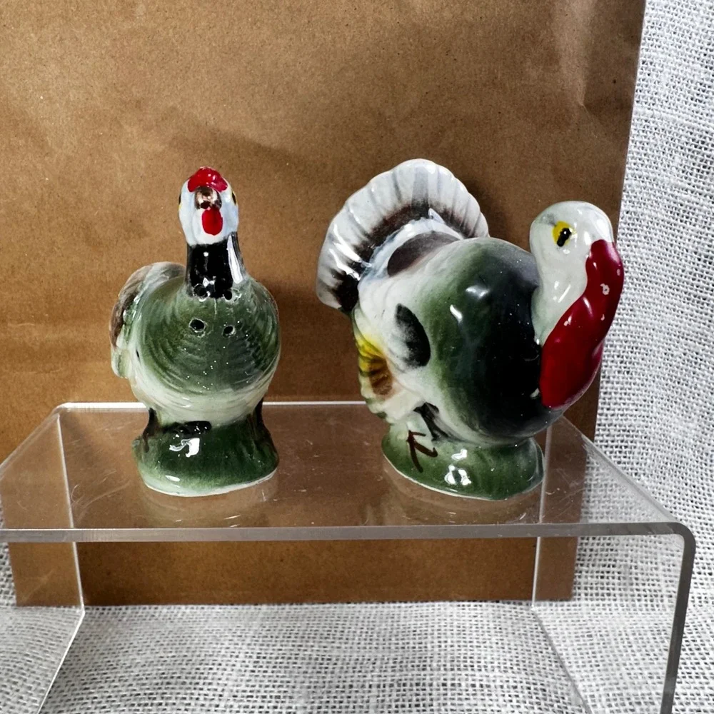 Vintage‎ Japan Ceramic Turkey Salt and Pepper Shakers Thanksgiving Green Red Set